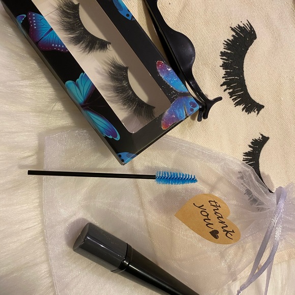 Lashes 🦋 - Picture 7 of 8